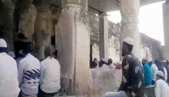 بھارت : 800 سال پرانی مسجد میں نماز پڑھنے پر پابندی